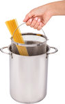 MGK-09-otwarty-makaron-reka.jpg