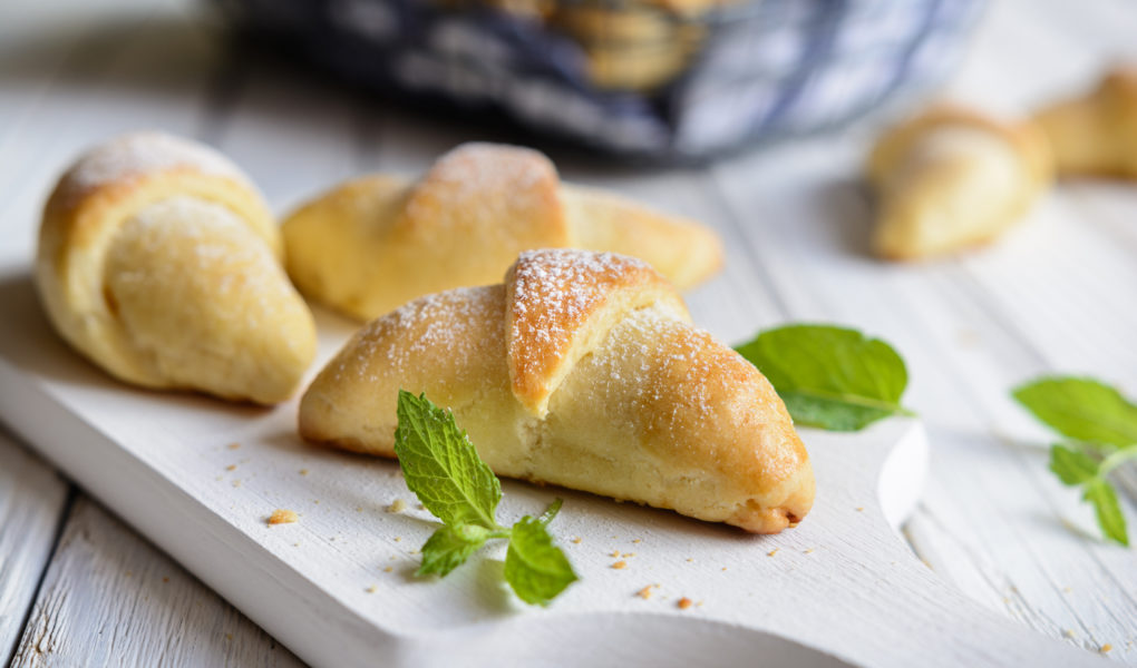Sweet rolls with vanilla pudding filling Karnawałowe przekąski bez laktozy