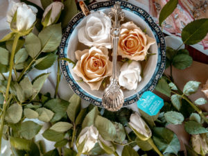 Kwieciste napary – jakie płatki kwiatów urozmaicą herbaciany susz fot. English Tea Shop (1) Kwieciste napary – jakie płatki kwiatów urozmaicą herbaciany susz?