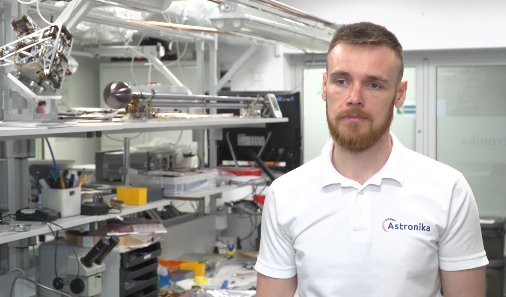 astronika-ksiezyc-foto W 2024 roku załogowa misja obleci naturalnego satelitę Ziemi. Rok później człowiek po raz pierwszy od pół wieku stanie na Księżycu