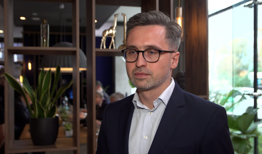 Firmy mierzą się z rosnącymi wymogami środowiskowymi. Wdrażanie ich jest coraz bardziej kosztochłonne